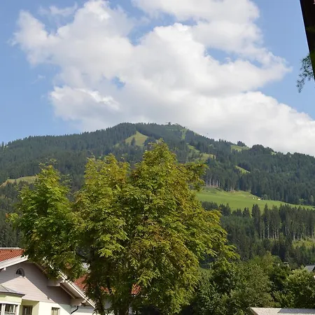 Strasser Angelika ヴェステンドルフ