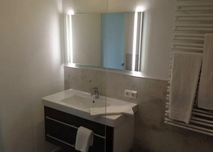 Strasser Angelika ヴェステンドルフ